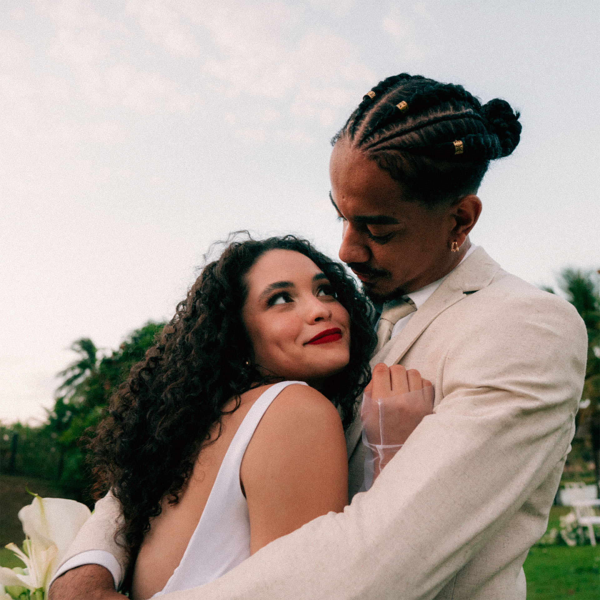Casamento Hemi e Cesar — celebração ao ar livre